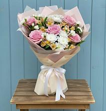 Букет цветов из:  Гвоздики, Орхидеи и Розы в Красном Холме Тверской области