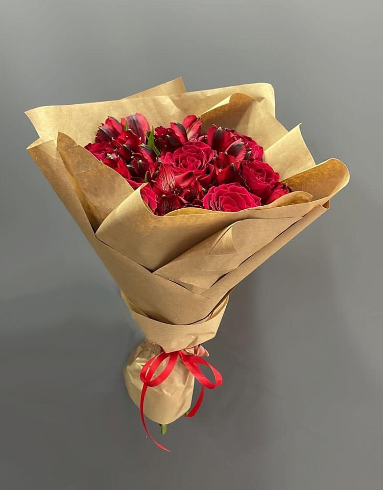 Букет цветов из: Альстромерии и Розы в Красном Холме Тверской области