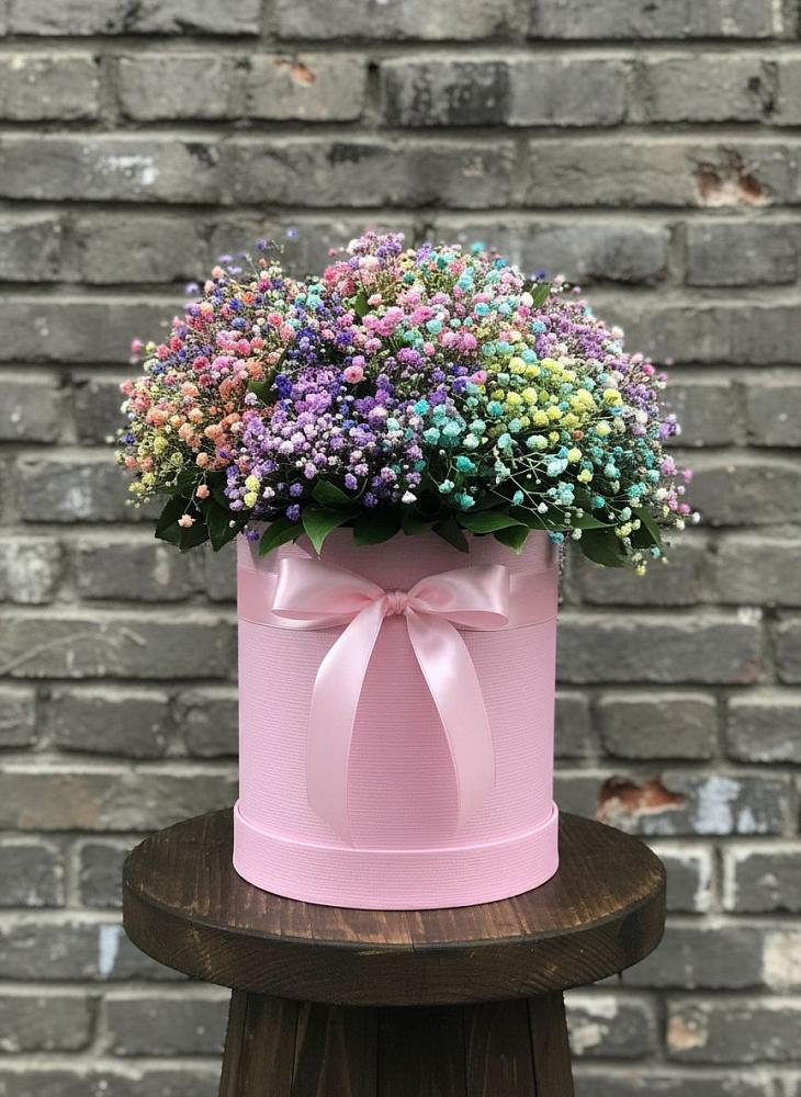 Цветочная композиция из Гипсофила и Розы в шляпной коробке в Красном Холме Тверской области