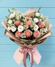 Букет цветов из:  Розы, Альстромерии и Лизиантусы в Красном Холме Тверской области