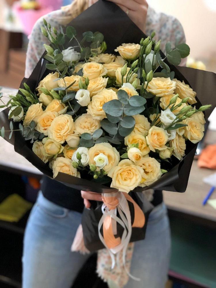 Букет цветов из: Розы и Лизиантусы в Красном Холме Тверской области