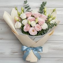 Букет цветов из:  Лизиантусы в Красном Холме Тверской области