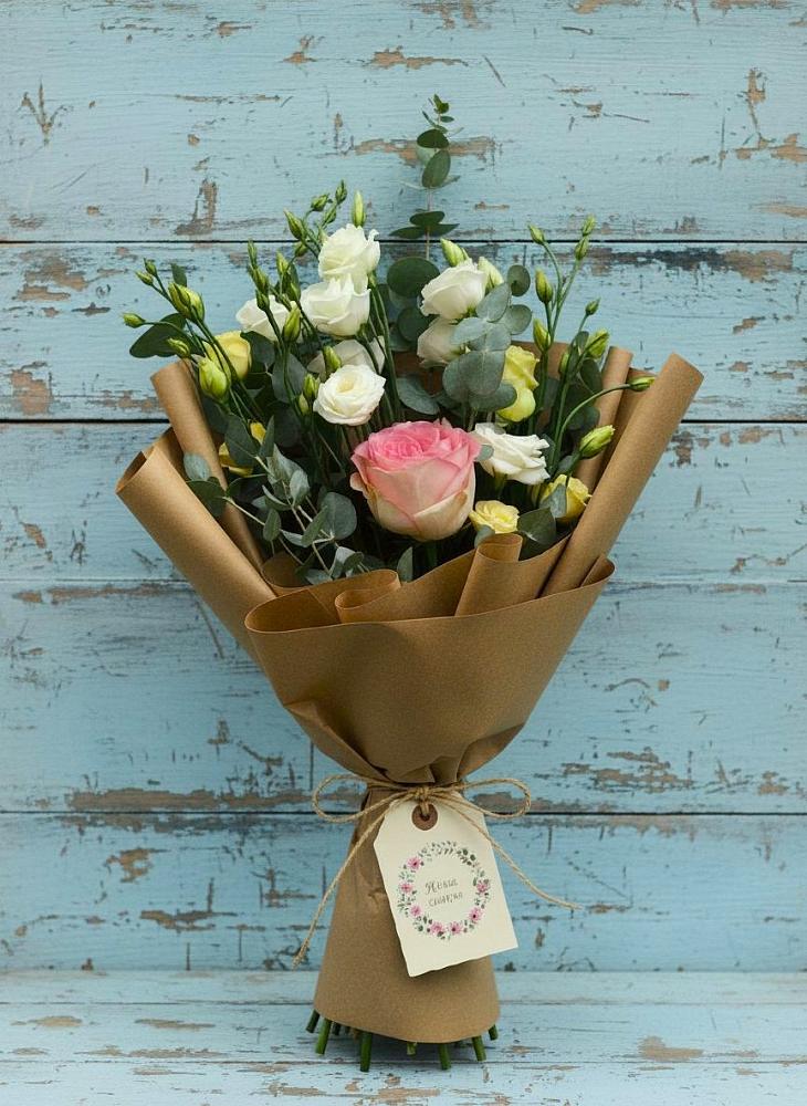 Букет цветов из: Розы и Лизиантусы в Красном Холме Тверской области