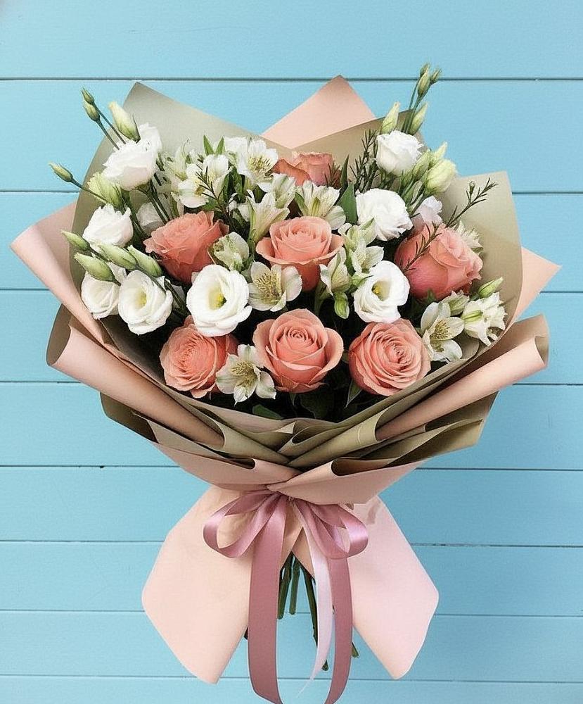 Букет цветов из: Розы, Альстромерии и Лизиантусы в Красном Холме Тверской области