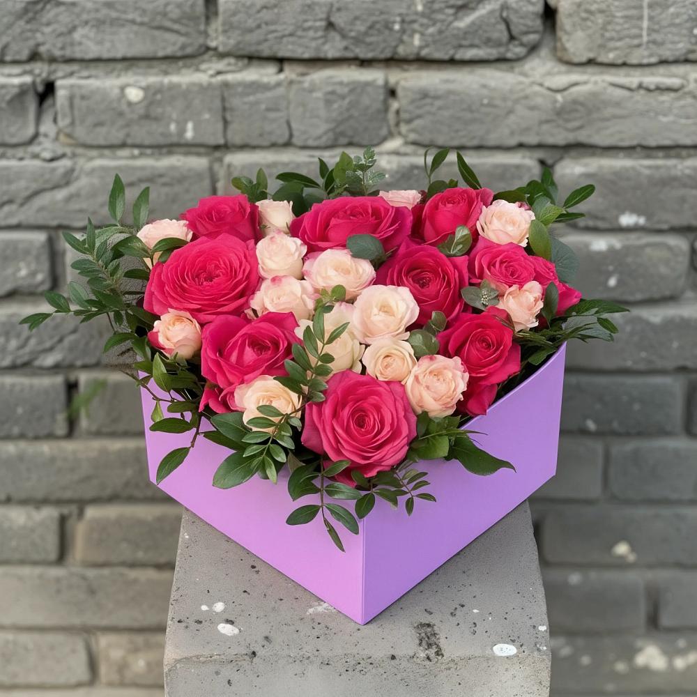 Цветочная композиция из Розы в коробке в Красном Холме Тверской области