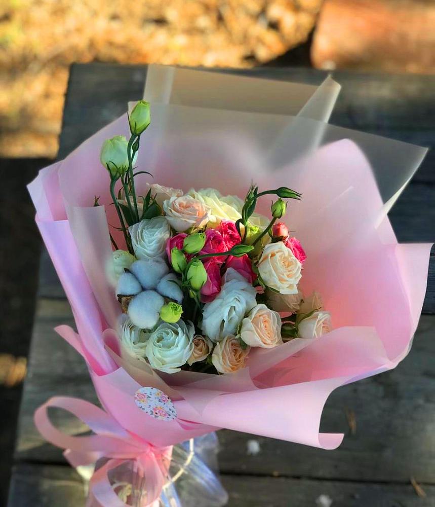 Букет цветов из: Розы и Лизиантусы в Красном Холме Тверской области