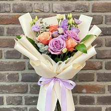 Букет цветов из:  Лизиантусы и Розы в Красном Холме Тверской области