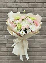 Букет цветов из:  Гвоздики, Розы, Лизиантусы и Хризантемы в Красном Холме Тверской области