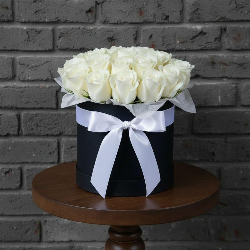 Цветочная композиция из Розы в шляпной коробке в Красном Холме Тверской области