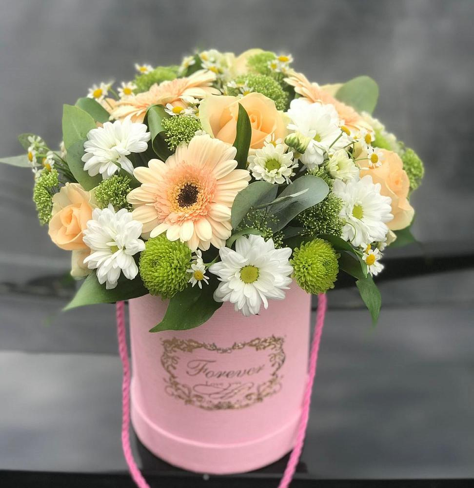 Цветочная композиция из Розы, Герберы и Хризантемы в шляпной коробке в Красном Холме Тверской области