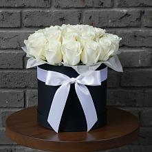 Цветочная композиция из Розы в шляпной коробке в Красном Холме Тверской области